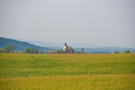 Vue du village de la route de Byans